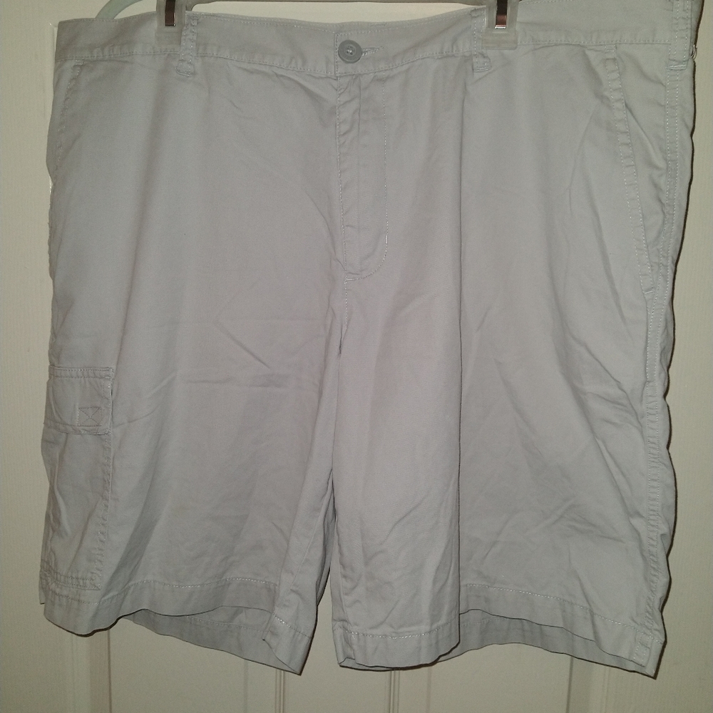 Columbia Biege 100% Cotton Cargo Shorts Men's sz 42x10.